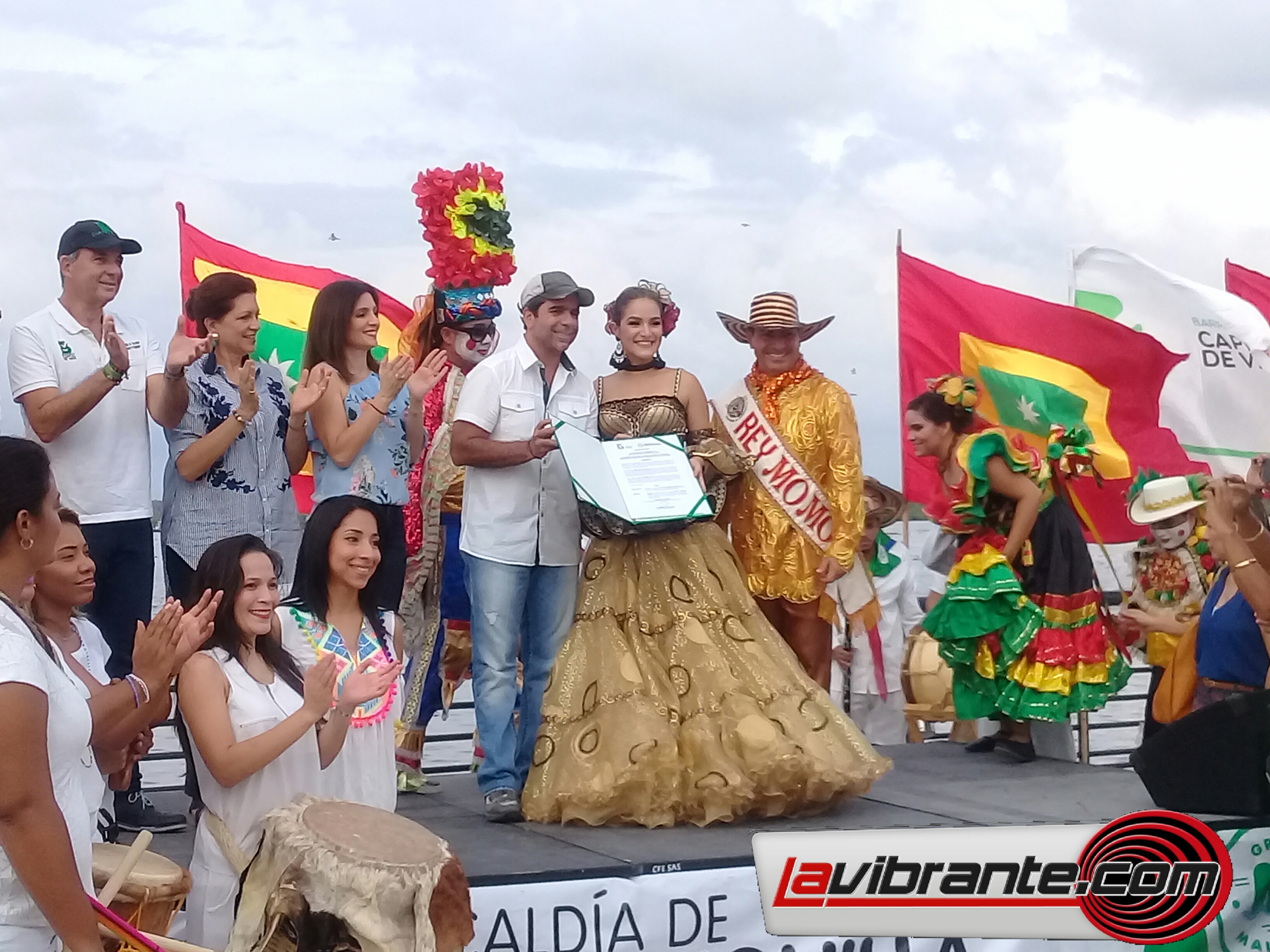 Alcaldía entrega decreto a la Reina del Carnaval de Barranquilla 2018