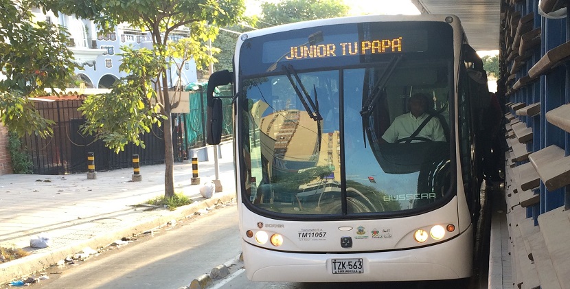 Al Metro en Transmetro con los dos buses adicionales para Junior vs. Jaguares