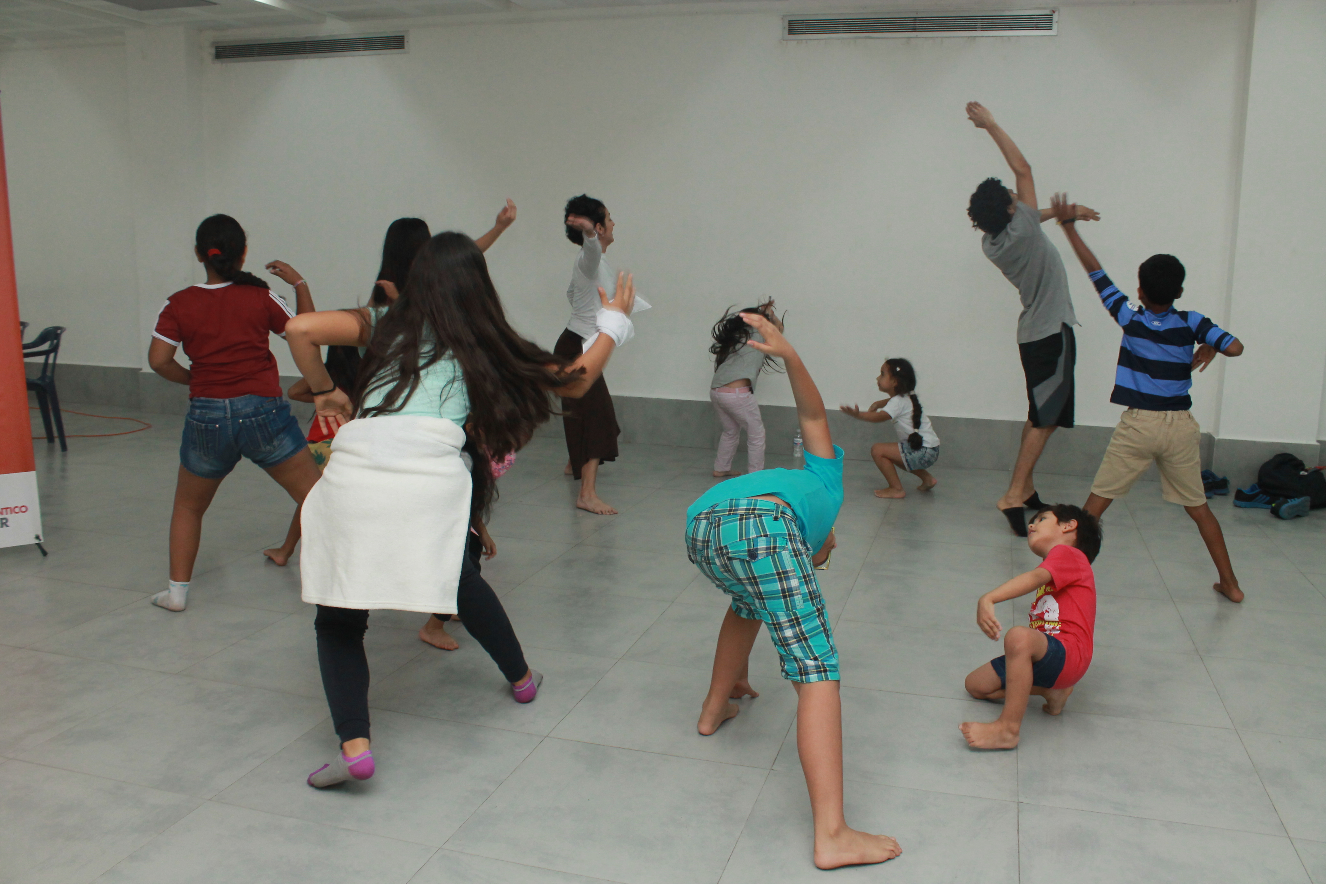 La Galería del Mar ofrece talleres de danza y yoga para niños