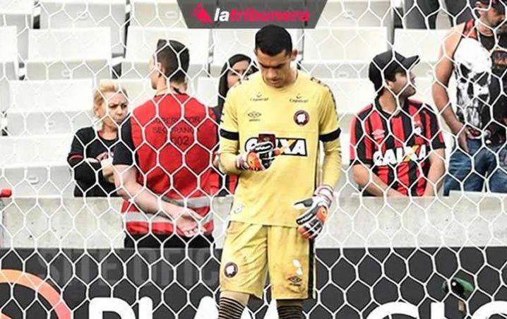 La multa al arquero Santos del Atlético Paranaense por un curioso motivo