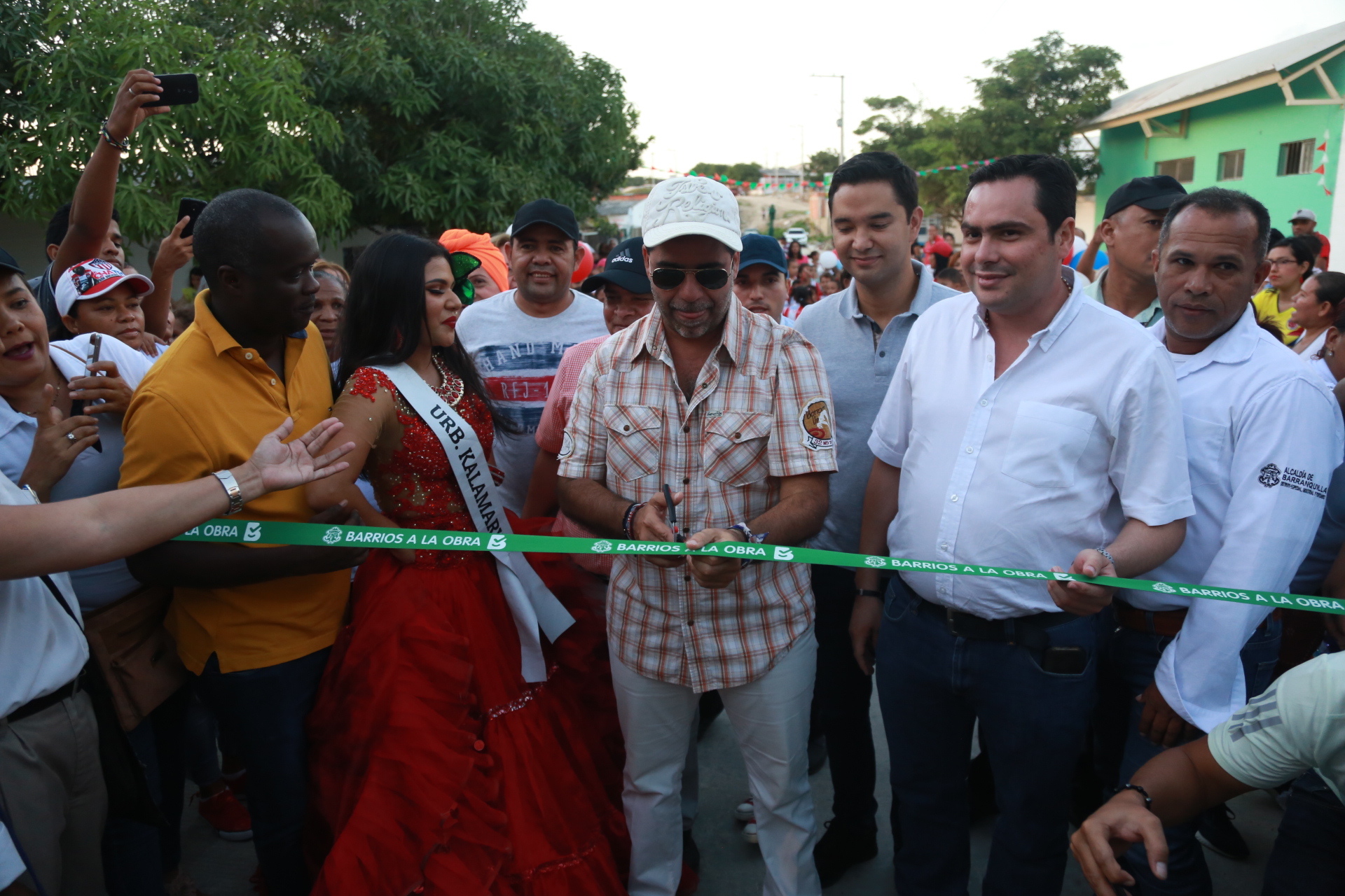 Alcalde Char entregó seis nuevas vías de acceso a la comunidad en Kalamary