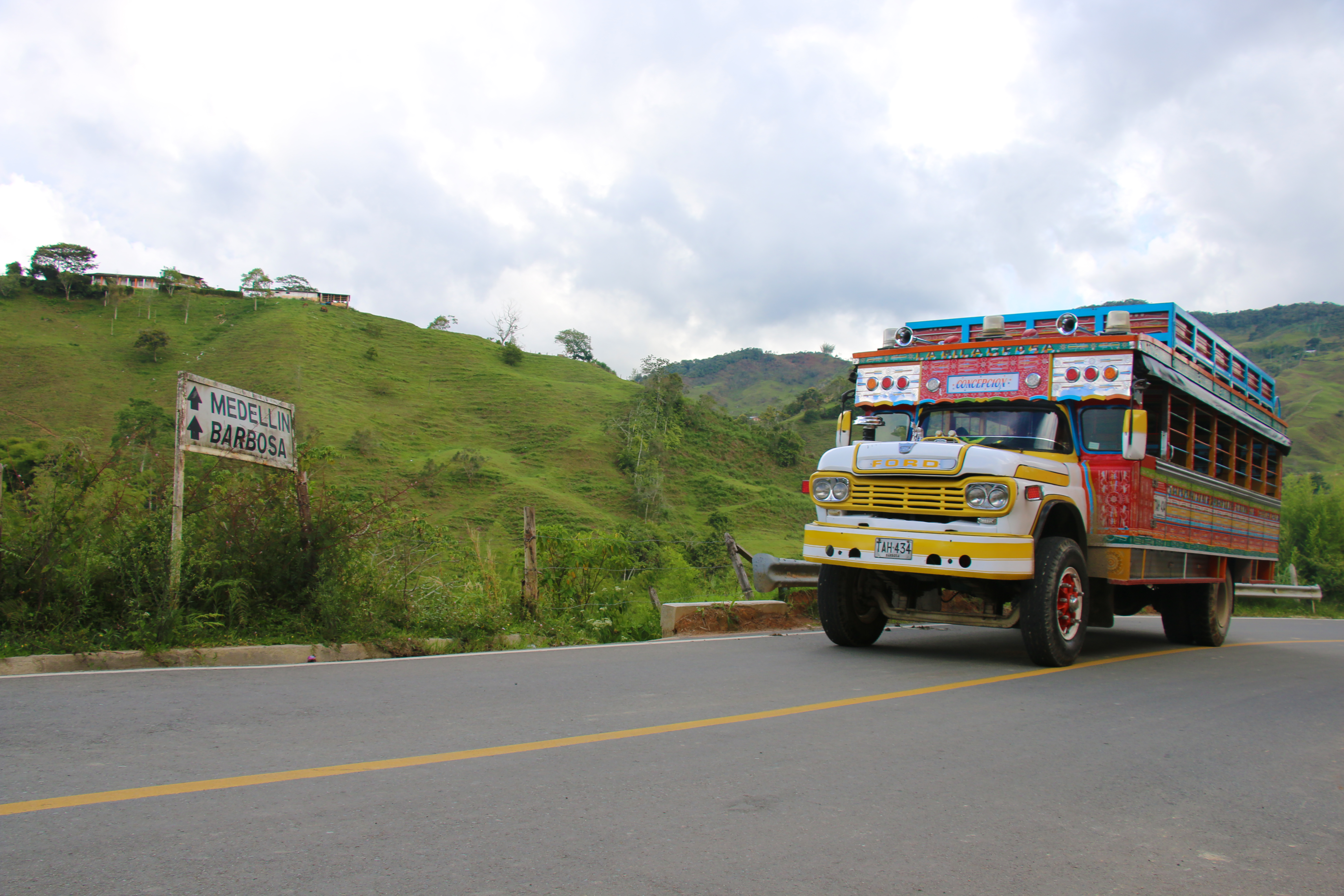 En OCAD regional del Eje Cafetero se aprobaron recursos para continuar con la pavimentación de vías secundarias y terciarias en Antioquia