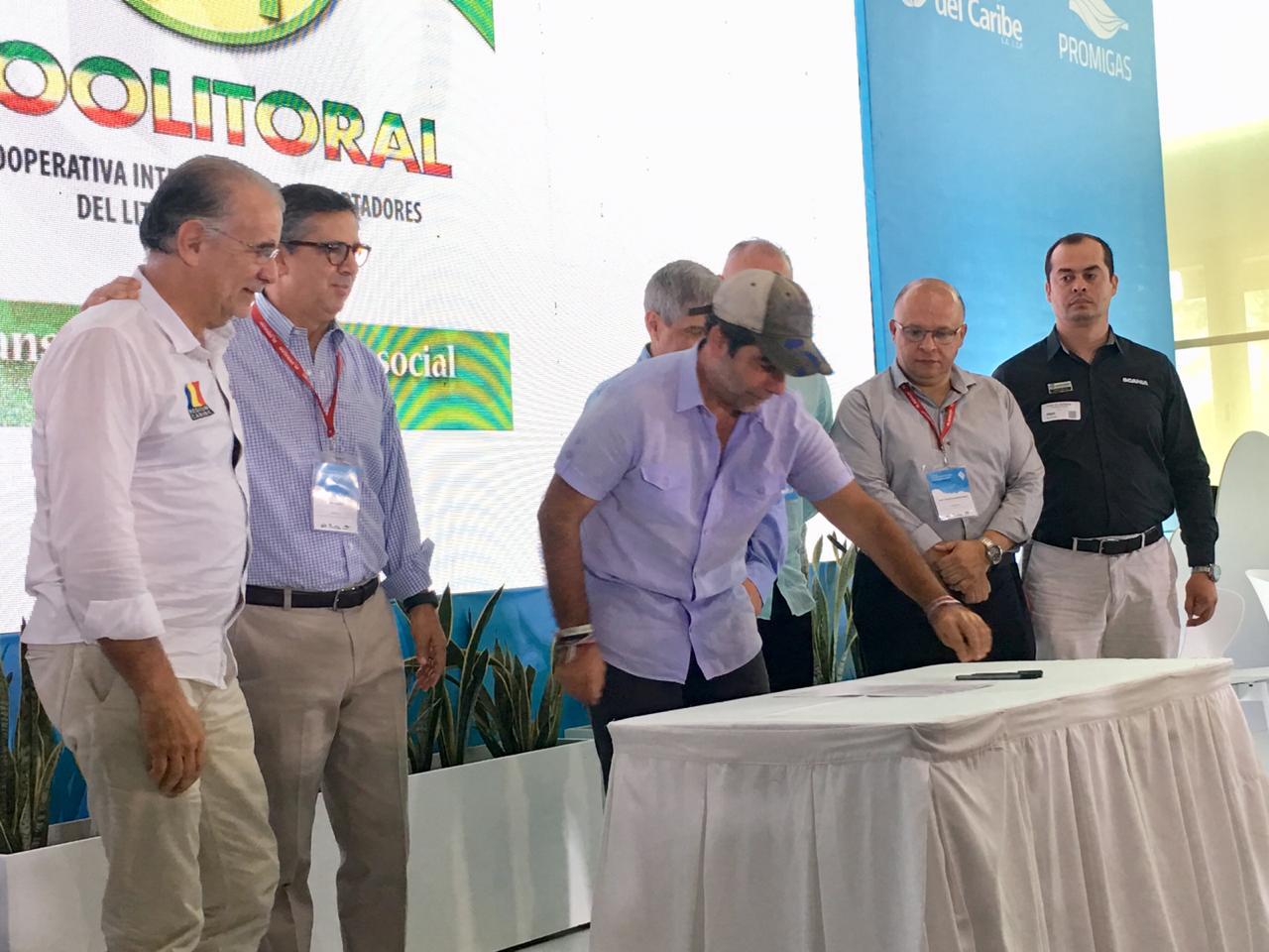 Alcaldía, trasportadores y sector del gas natural, firman acuerdo para la movilidad sostenible en Barranquilla
