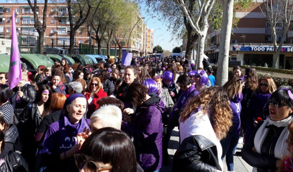 Españolas celebran este 8-M con una huelga general