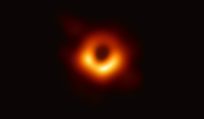 Revelan primera imagen real de un agujero negro