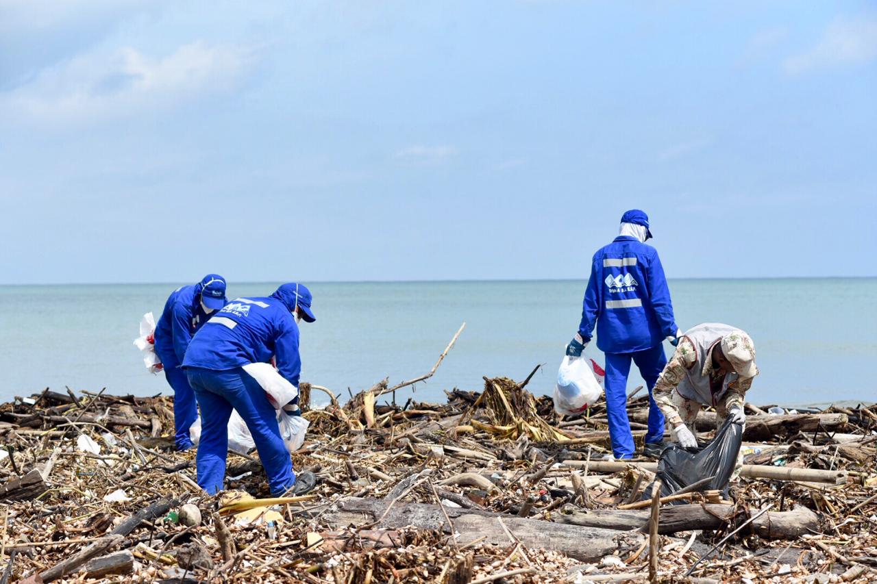Durante un mes, triple a continuará con operativos de limpieza de las playas de puerto Colombia