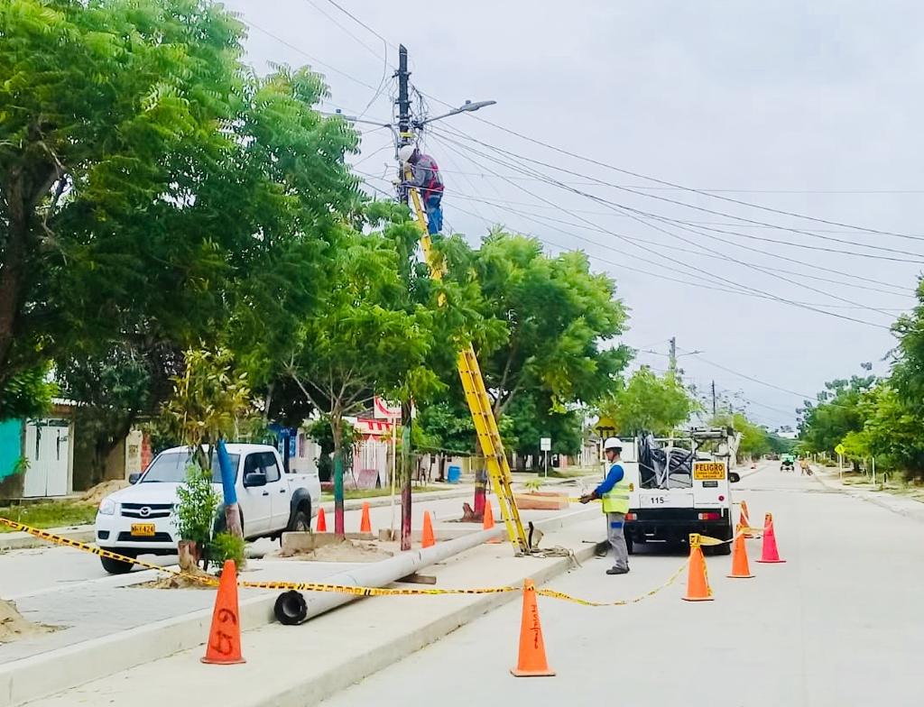 Instalan nuevos postes en el municipio de Repelón