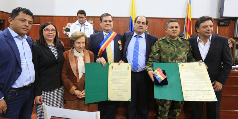 Asamblea entregó Orden al Mérito Policarpa Salavarrieta a dos hijos ilustres de Cundinamarca