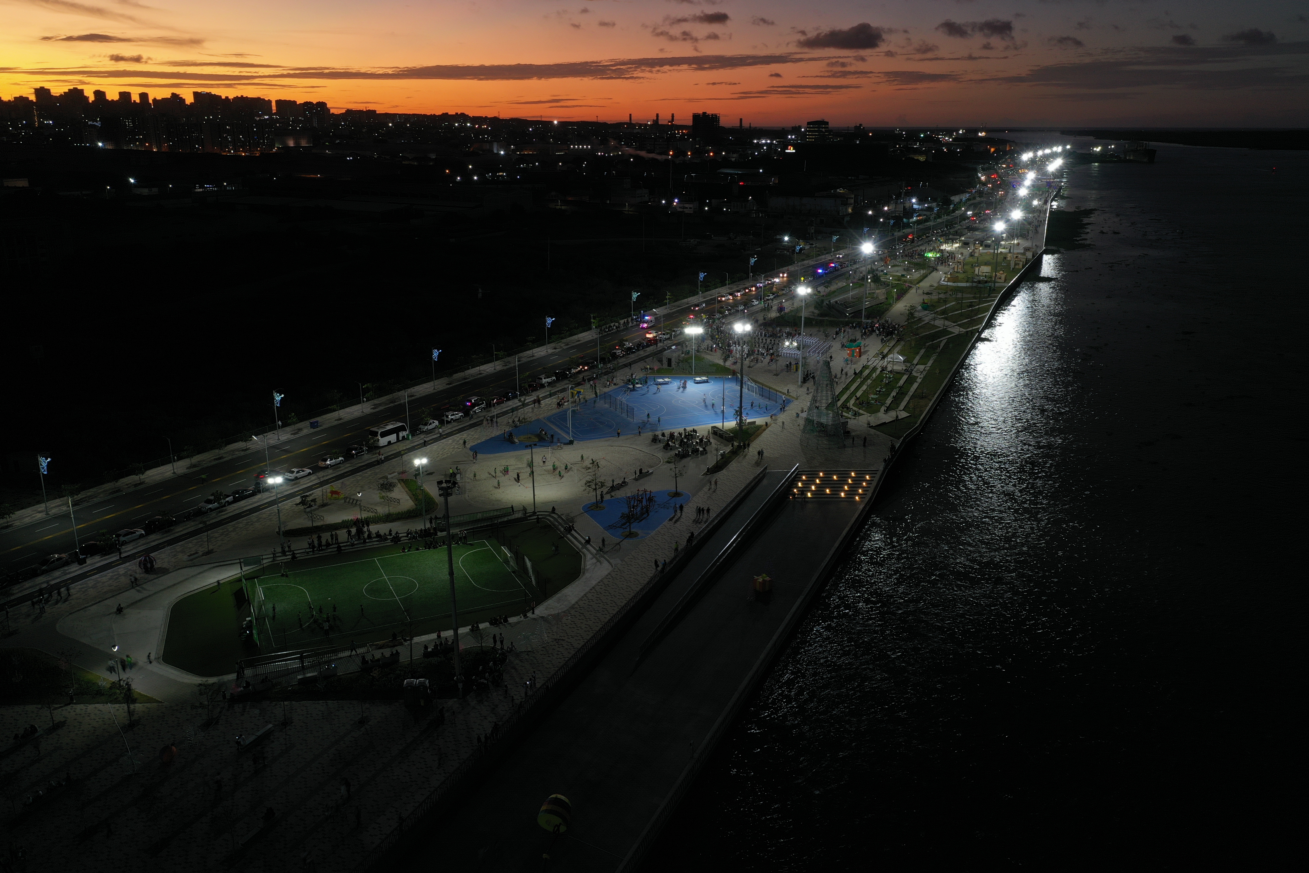 Hoy el Gran Malecón se enciende para marcar el inicio de la Navidad y fin de año