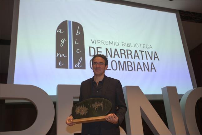 Juan Gabriel Vásquez obtuvo el premio biblioteca de narrativa colombiana con su obra “canciones para el incendio”