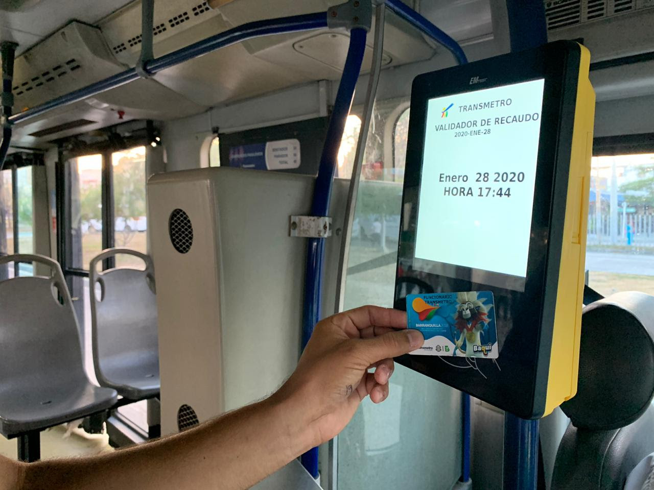 Transmetro inició cambio de validadores de los buses