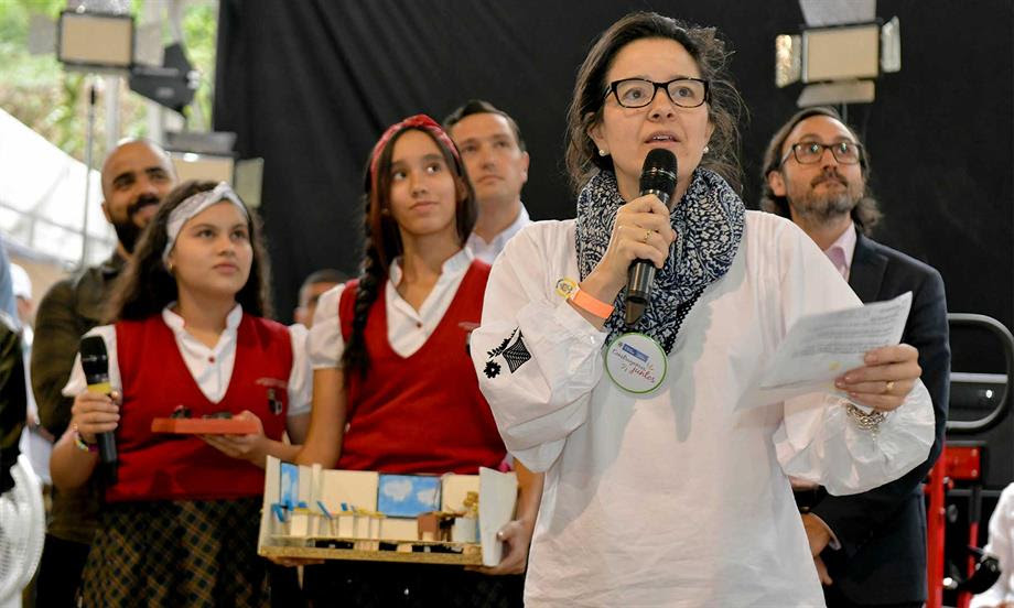 ‘Debemos inspirar a más niñas para que estudien carreras STEM y lideren así el camino hacia la cuarta revolución industrial’: Ministra Constaín