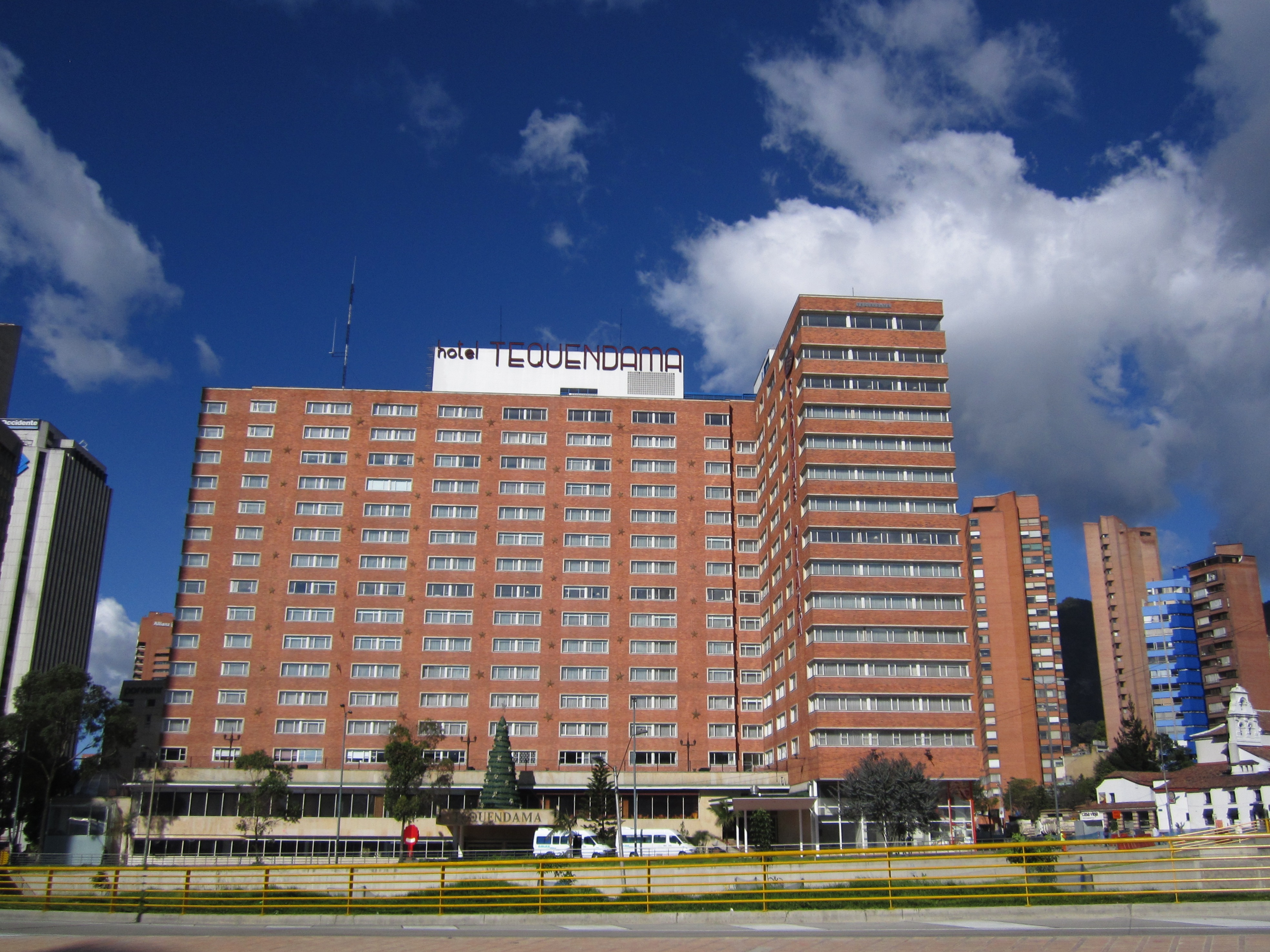 Duque anunció que el Hotel Tequendama, de Bogotá, será adecuado como centro semihospitalario para atender emergencia por el COVID-19, en caso de ser necesario