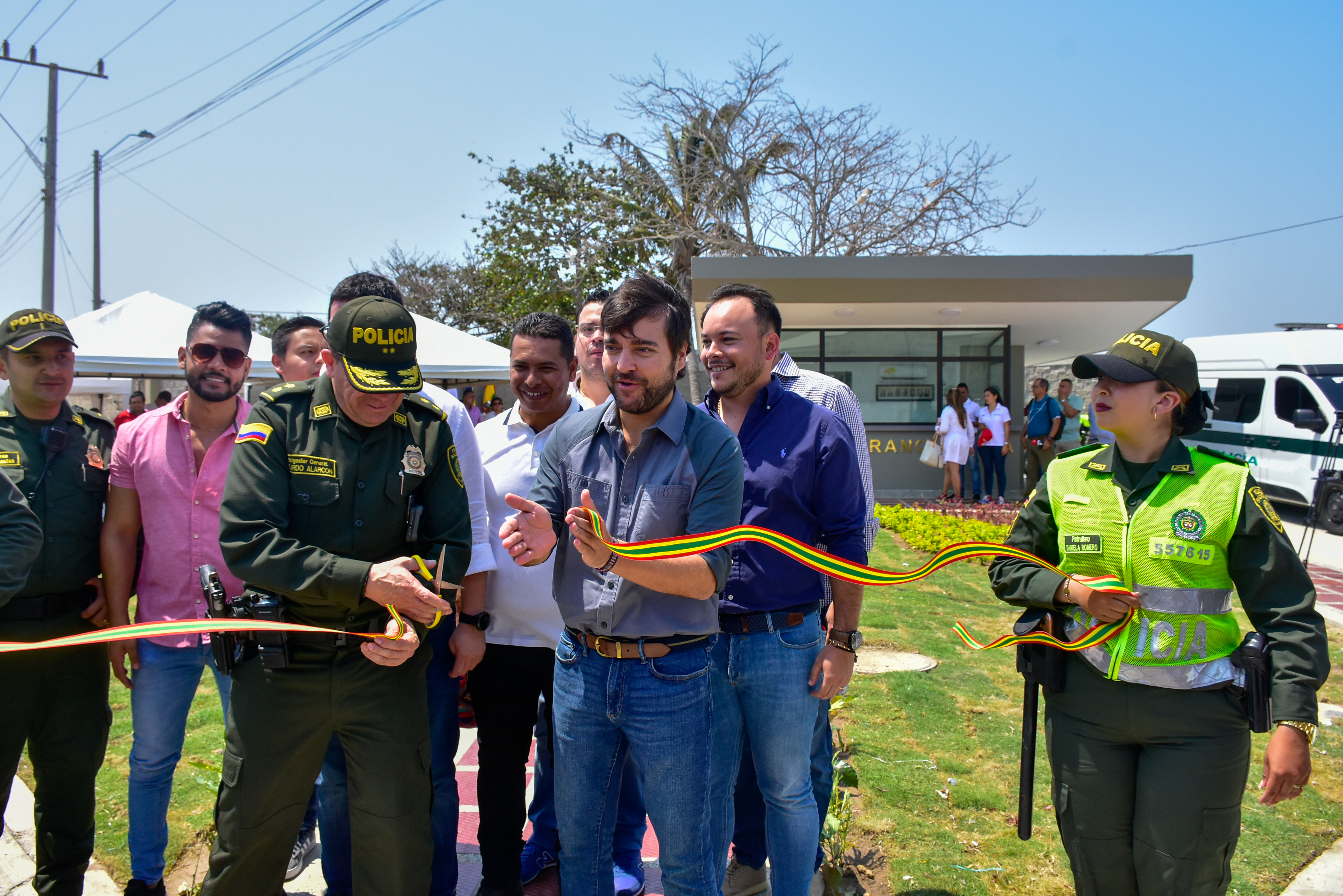 “Hoy le damos luz a Barranquillita con un espacio adecuado para que la Policía actúe con contundencia”: alcalde Pumarejo