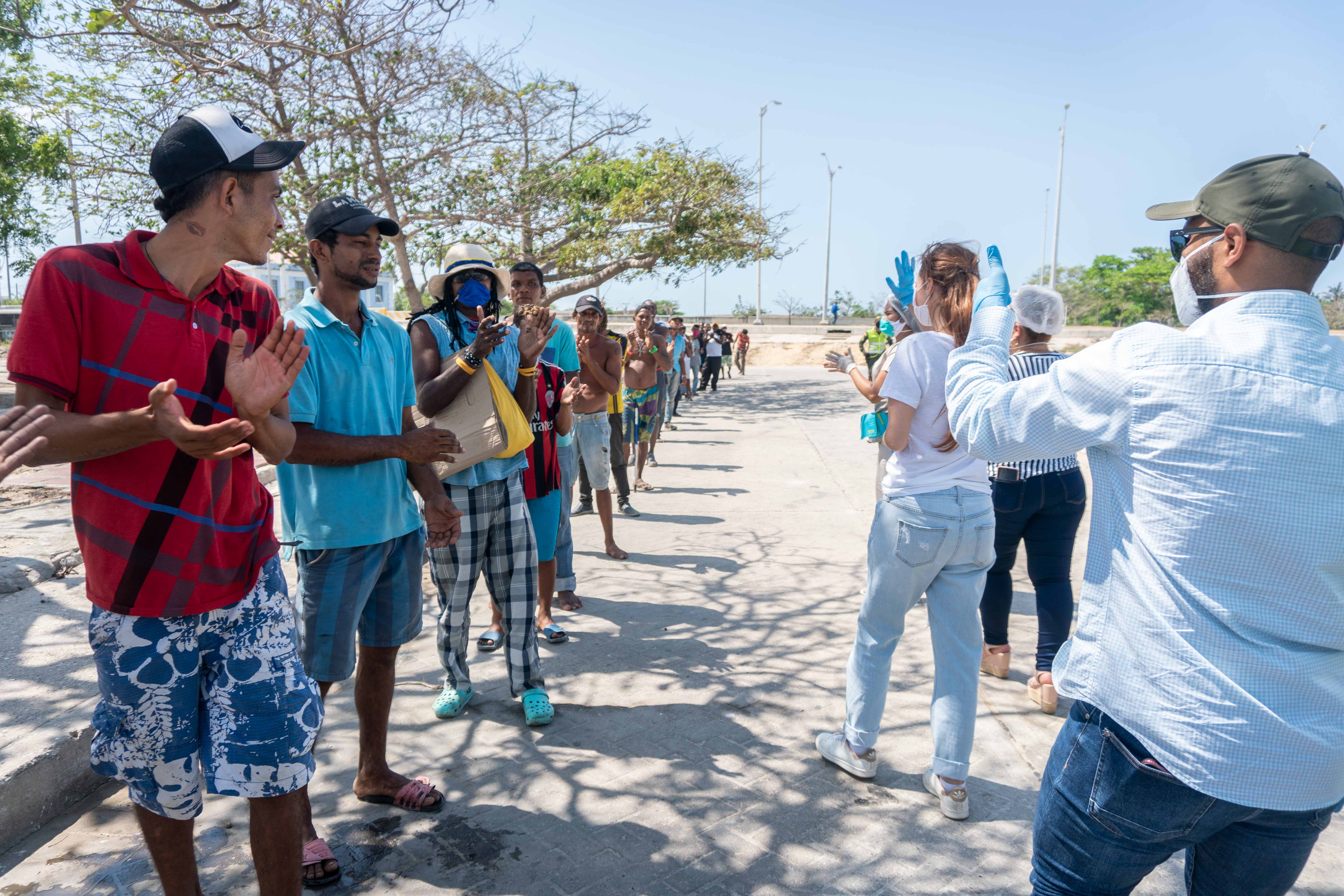 Habitantes y ex habitantes de calle siguen recibiendo donaciones alimentarias en Barranquilla – @silvanapuellov
