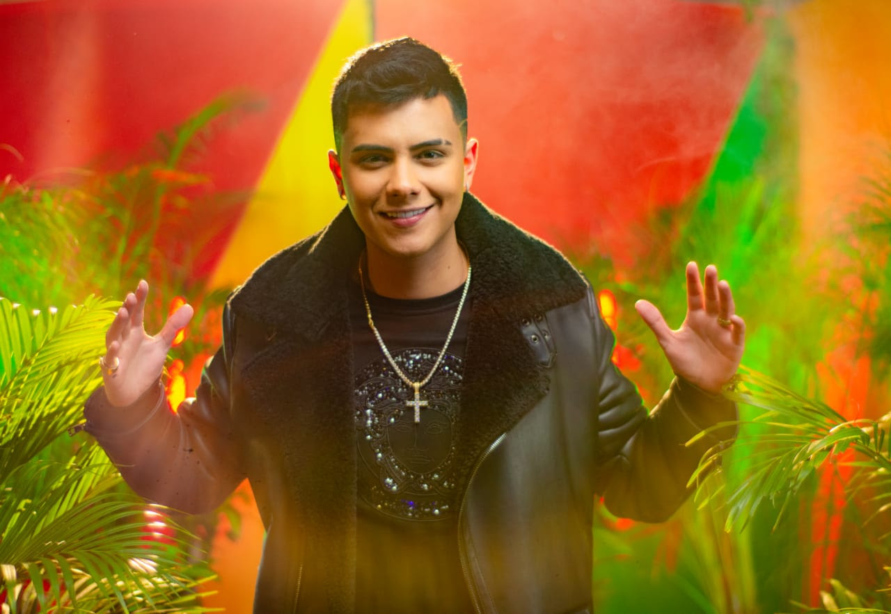 Nico Hernández cautiva a sus seguidores con su nuevo sencillo ‘Teléfono’