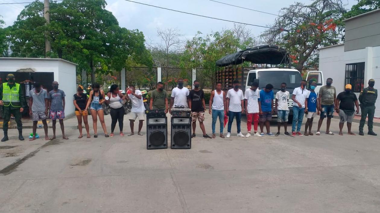 En Cartagena capturan a 18 personas en un barrio aislado de Coronavirus mientras hacían una fiesta