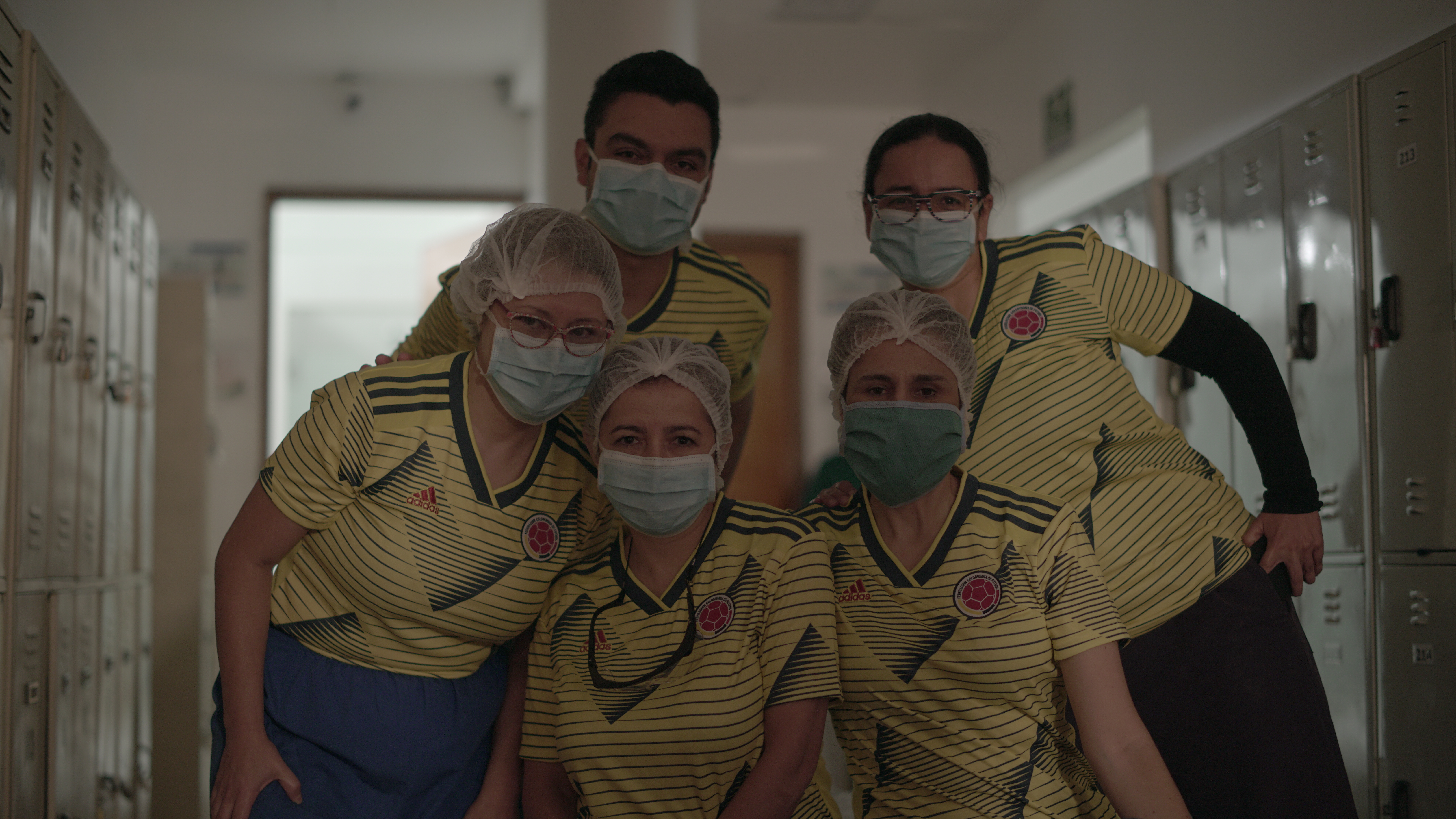 FCF y Adidas se ponen la 10, Donaron tenis y camiseta de la Selección al personal médico
