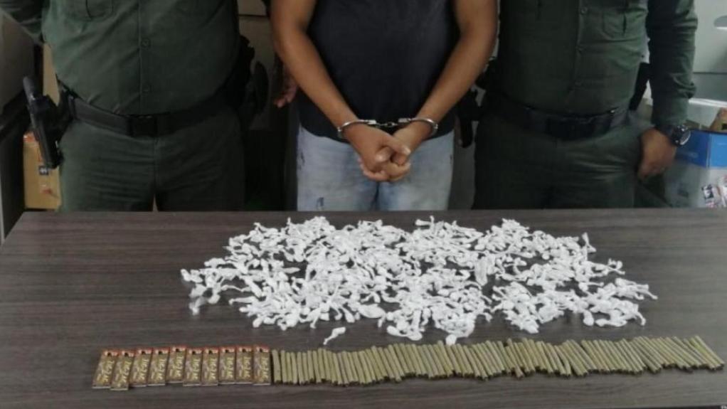 Policía sorprendió a joven con 456 dosis de base de coca y 80 cigarrillos de marihuana