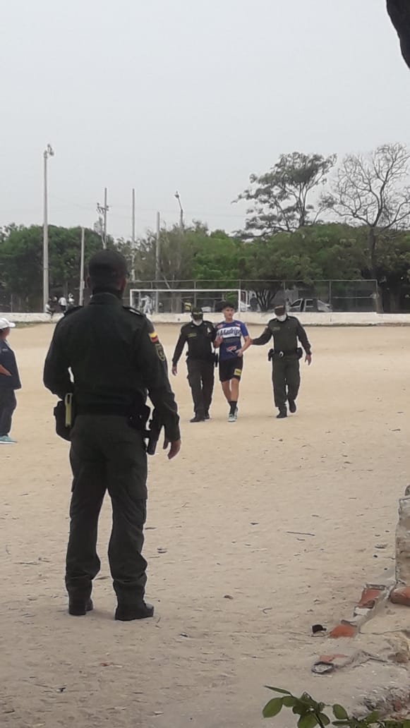Policía sorprendió a 11 personas jugando fútbol en Cevillar