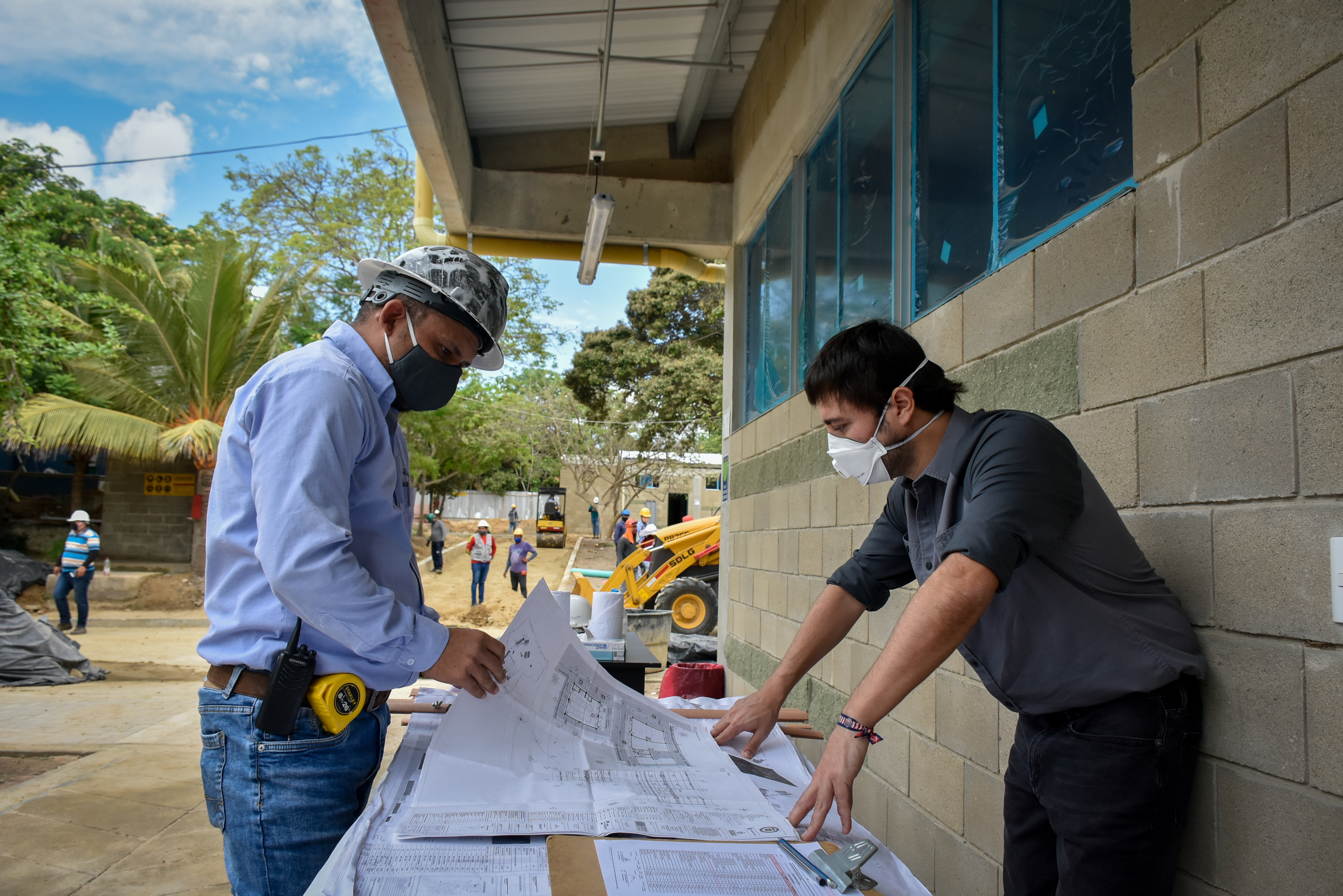 @JaimePumarejo inspeccionó obras en 2 de los 6 colegios oficiales donde se reactivaron trabajos de infraestructura