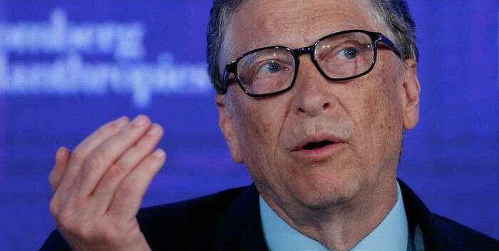 A Bill Gates le sale rentable dejar tirado un billete de $100