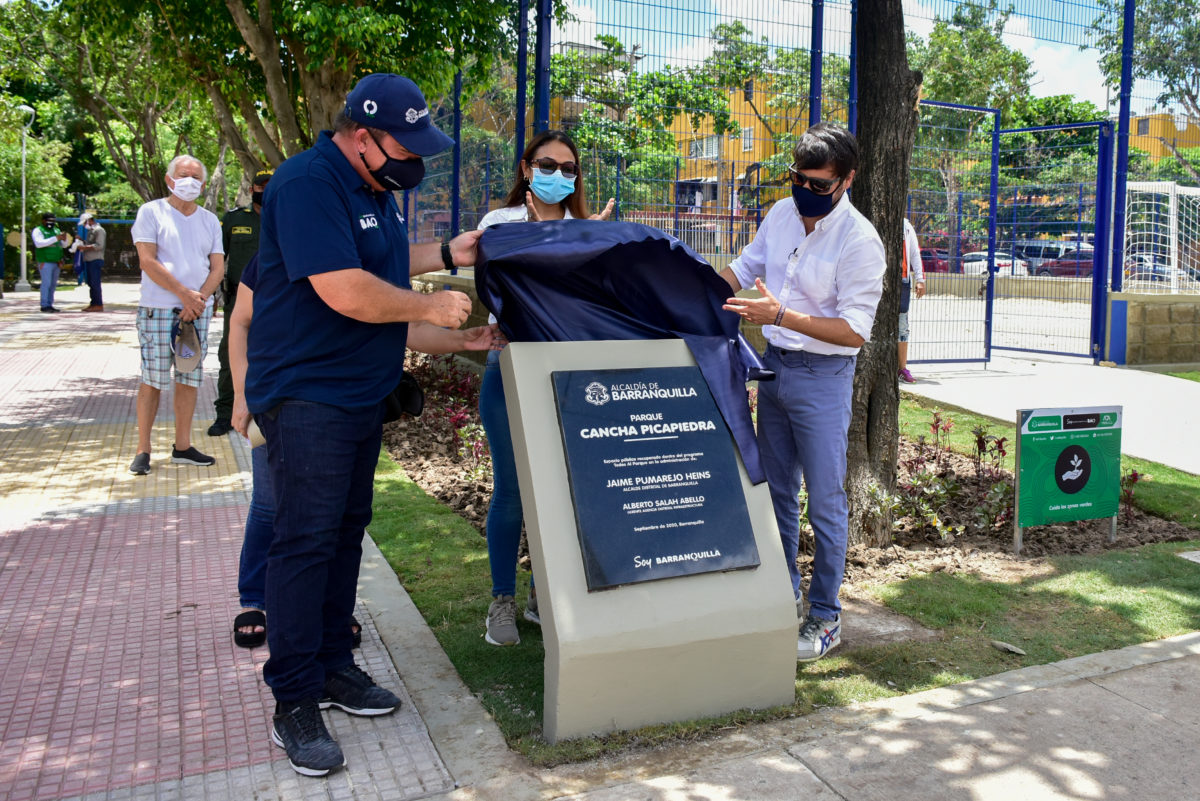 En la Ciudadela 20 de Julio, alcalde @JaimePumarejo entregó parque y cancha @alcaldiabquilla