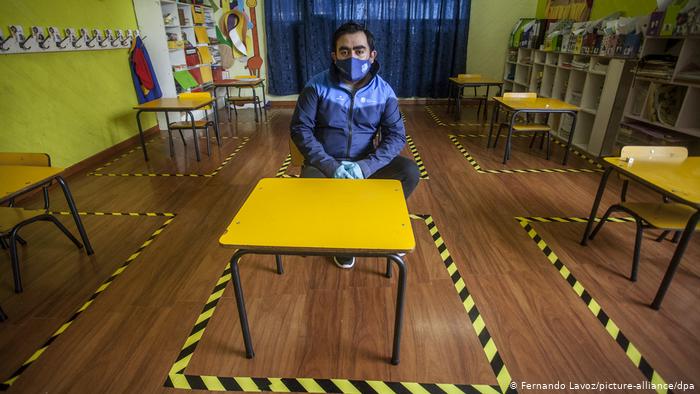 Casi nadie llegó al retorno parcial de clases en Chile