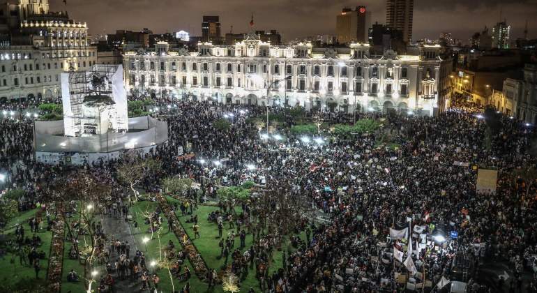 Miles de peruanos vuelven a marchar contra el nuevo presidente Merino