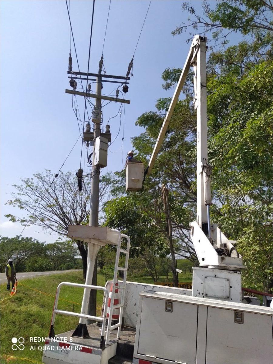 La empresa Air-e realizó Trabajos eléctricos en el  el municipio de Sabanalarga – @aire_energia