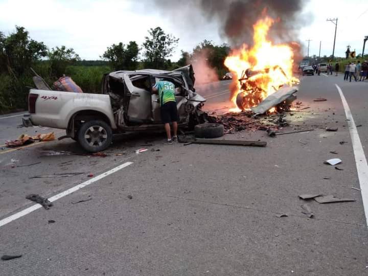 Varios muertos en accidente de tránsito que provocó un incendio vehicular en Quinindé, Ecuador