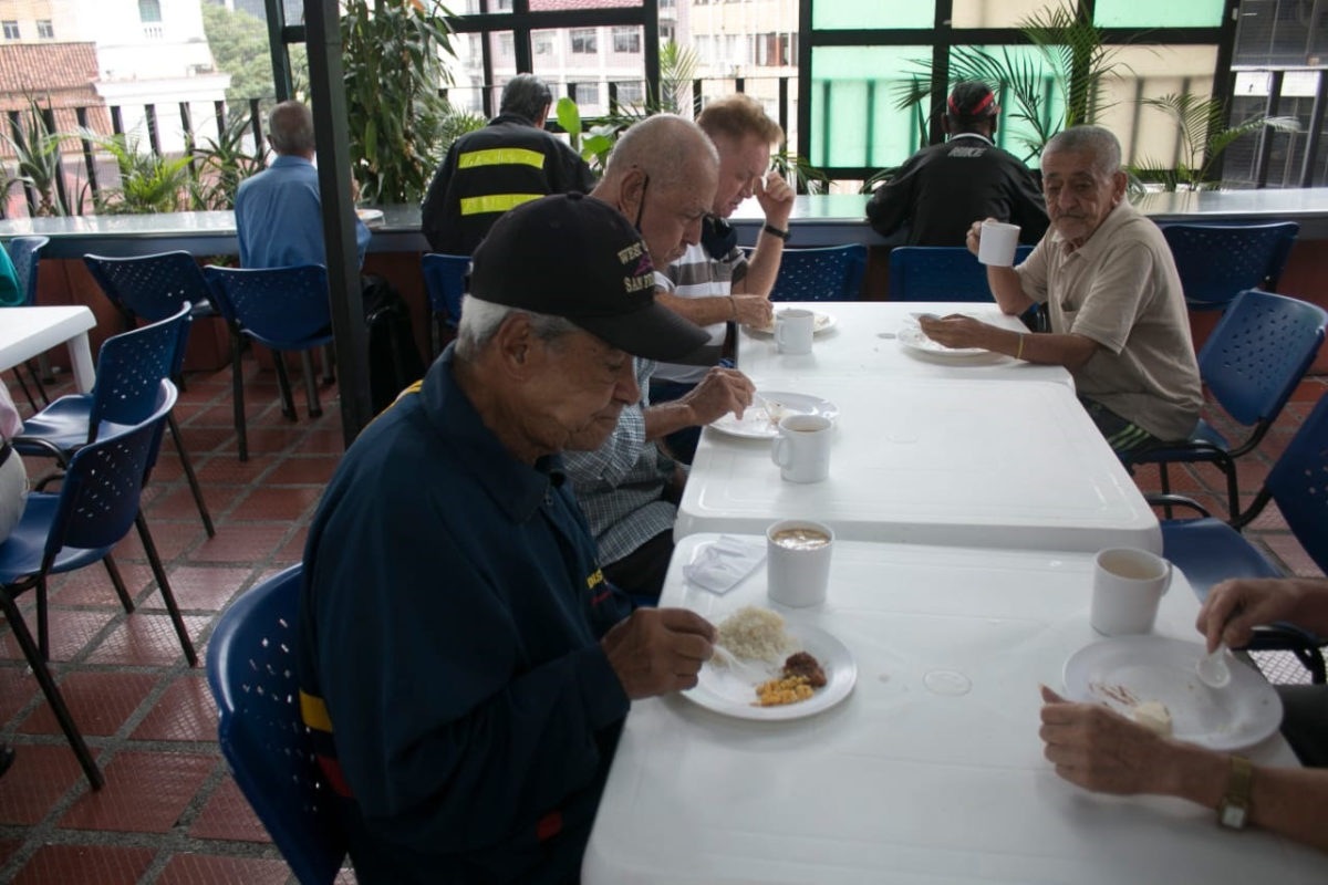 Medellín mantiene logros y refuerza acciones de atención integral en centros para personas mayores durante la pandemia