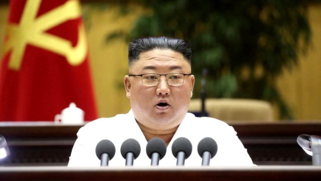 Kim Jong-un advierte de sobre una «nueva ardua marcha»