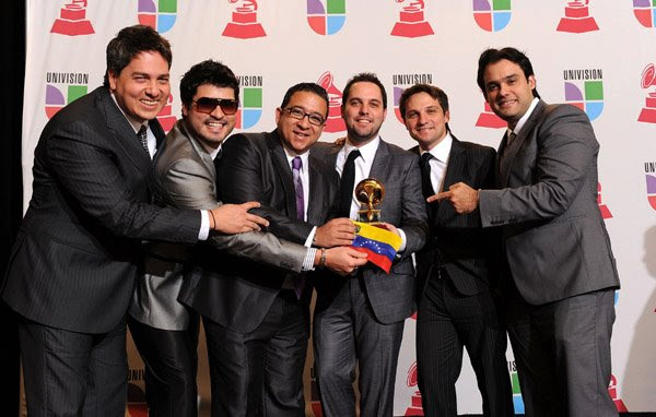 Voz Veis, tres veces ganador del Latin Grammy, comparte todos sus éxitos en las plataformas digitales