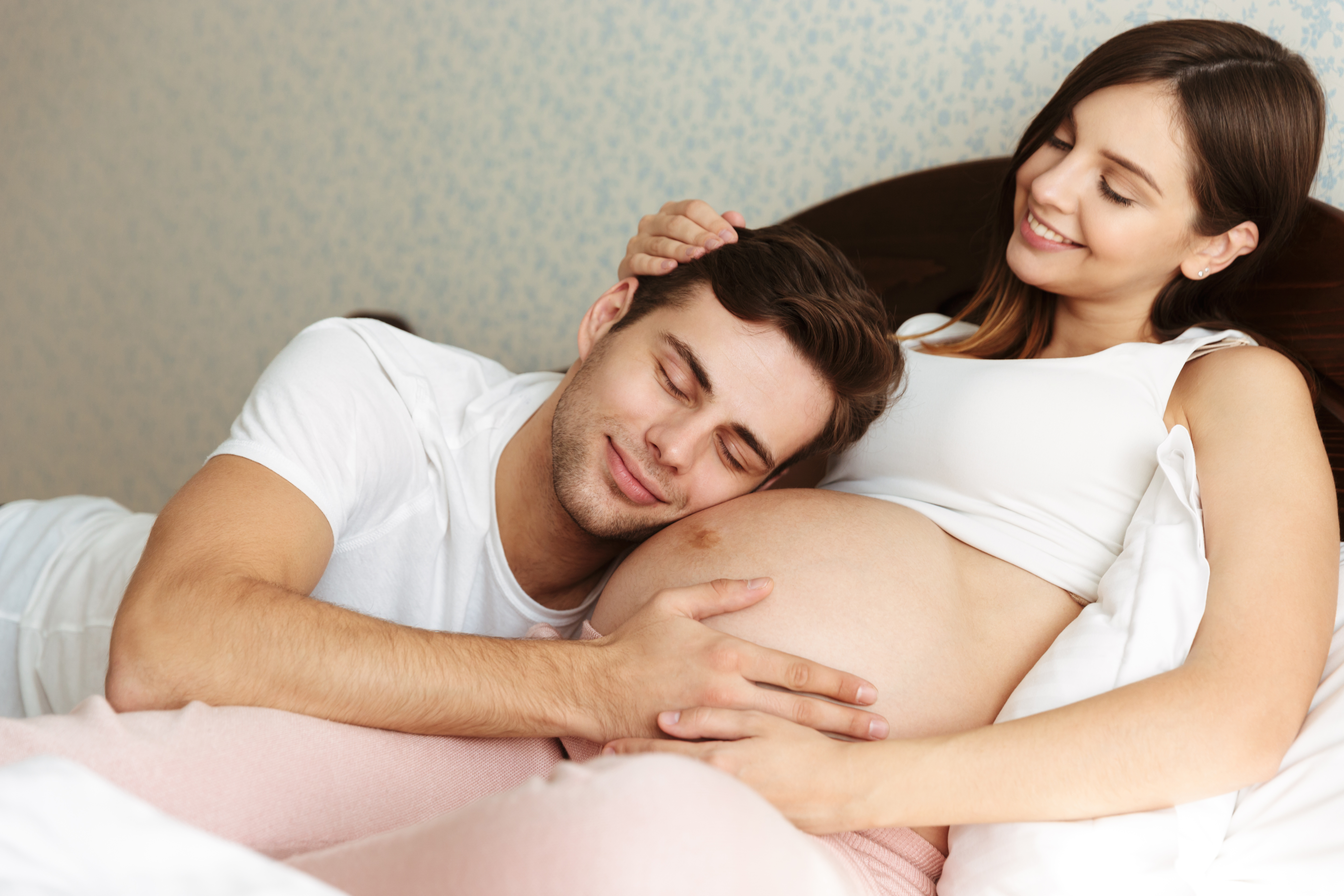 Mujeres embarazadas y madres primerizas deben desarrollar un sueño apropiado