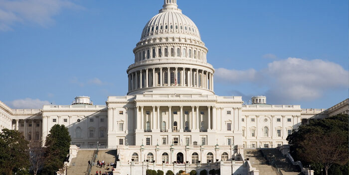Republicanos y Demócratas acordaron una investigación del asalto al Capitolio