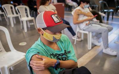Uruguay es el primer país latinoamericano en vacunar menores de edad contra el COVID-19