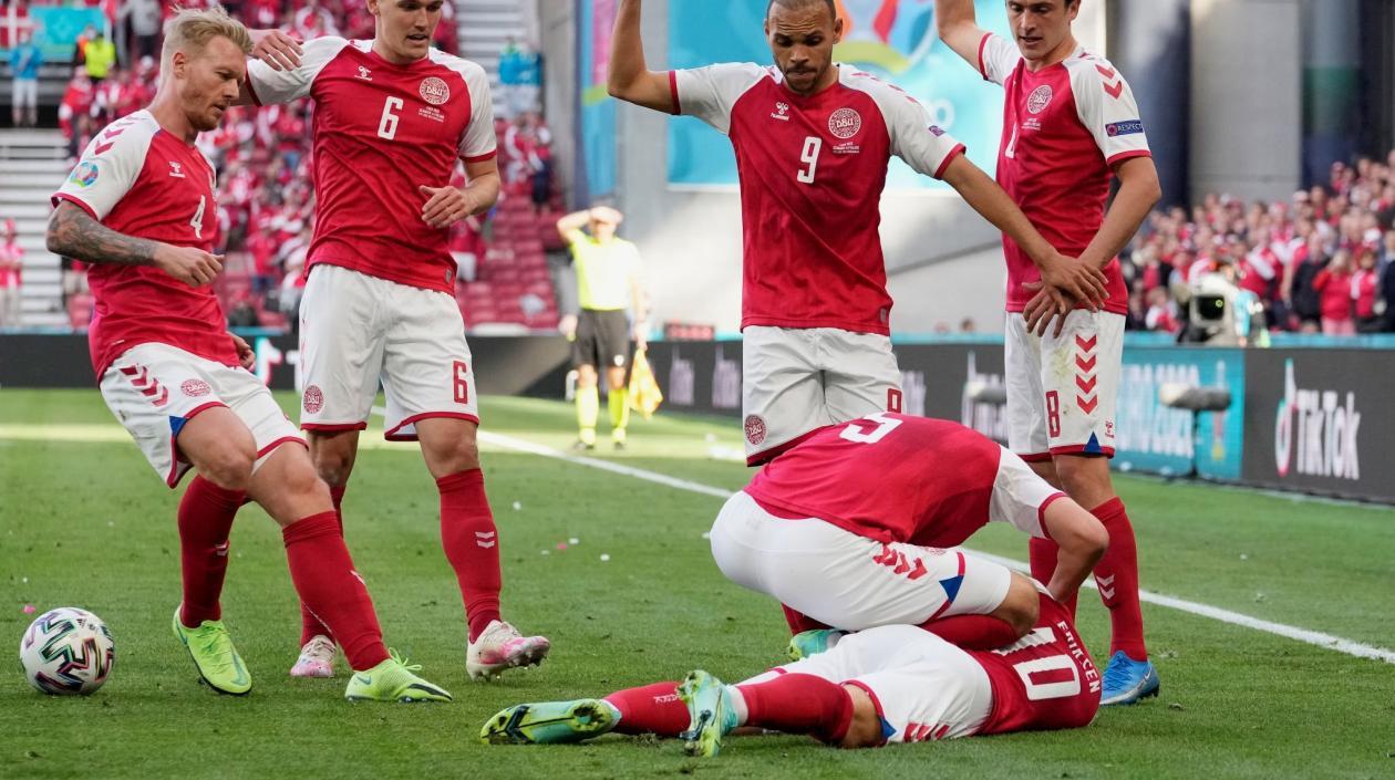 El jugador de Dinamarca Christian Eriksen se desplomó en pleno partido de la Euro 2020