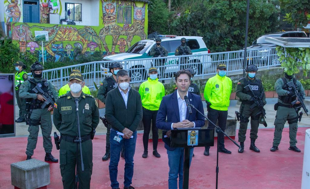 Alcaldía de Medellín destaca megaoperación contra el crimen organizado en la comuna 8