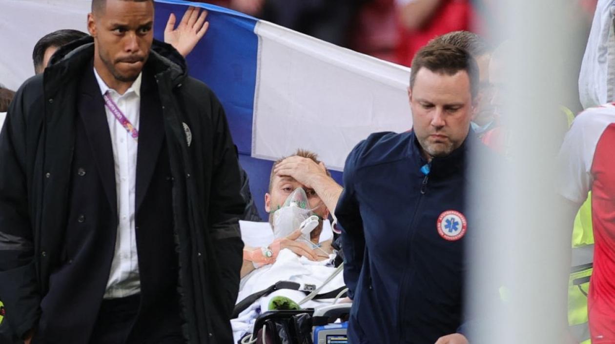 Christian Eriksen fue trasladado al hospital y se ha estabilizado según la UEFA