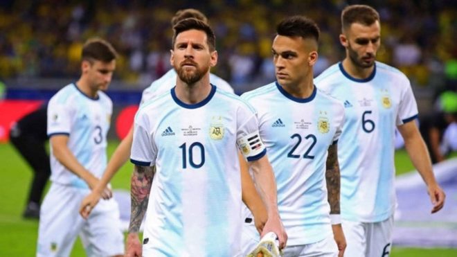 Argentina vence a Uruguay y lidera el Grupo A