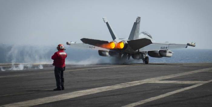 Estados Unidos lanza ataques aéreos en la frontera entre Irak y Siria