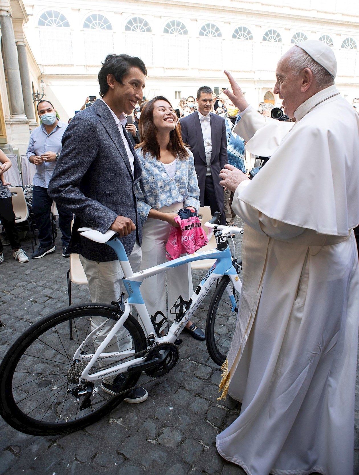 Egan Bernal conoció al Papa y dijo que eso era más importante que ganar el Giro de Italia