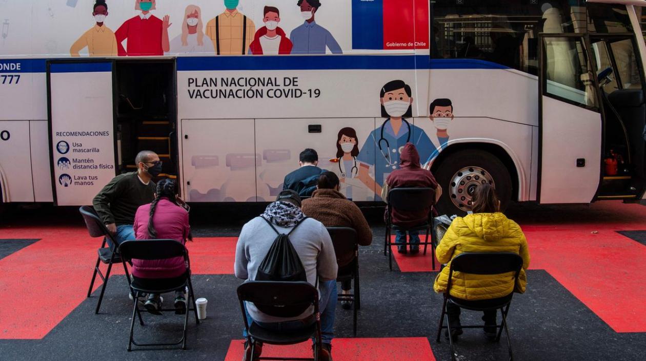 Arranca la vacunación anticovid a menores desde los 12 años en Chile