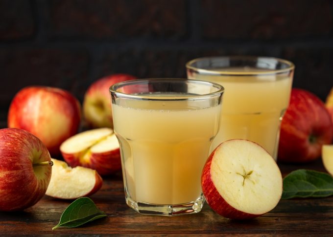 El jugo de manzana previene las enfermedades cardiovasculares