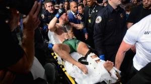 Conor McGregor se fracturó el tobillo izquierdo en pleno combate y perdió ante Dustin Poirier