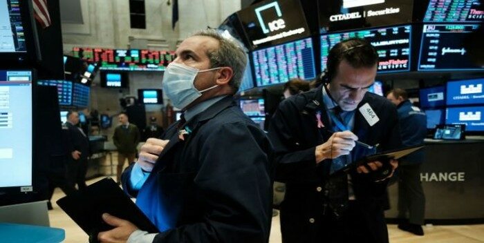 Wall Street cierra mixto pero con récords para el S&P 500 y el Nasdaq