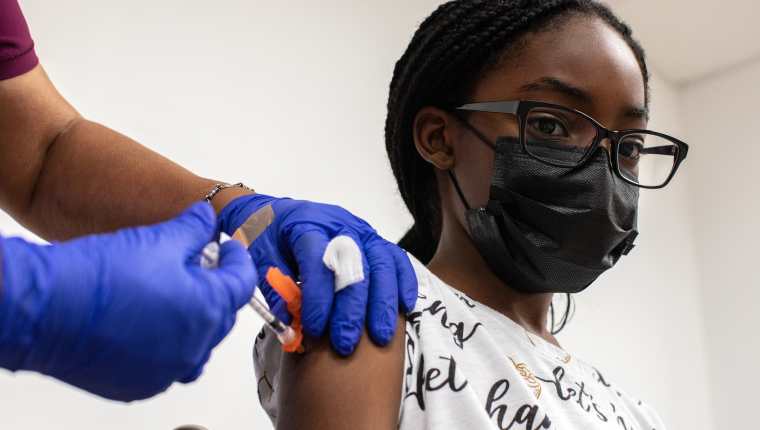 Los Angeles impone vacunación anticovid obligatoria para estudiantes mayores de 12 años