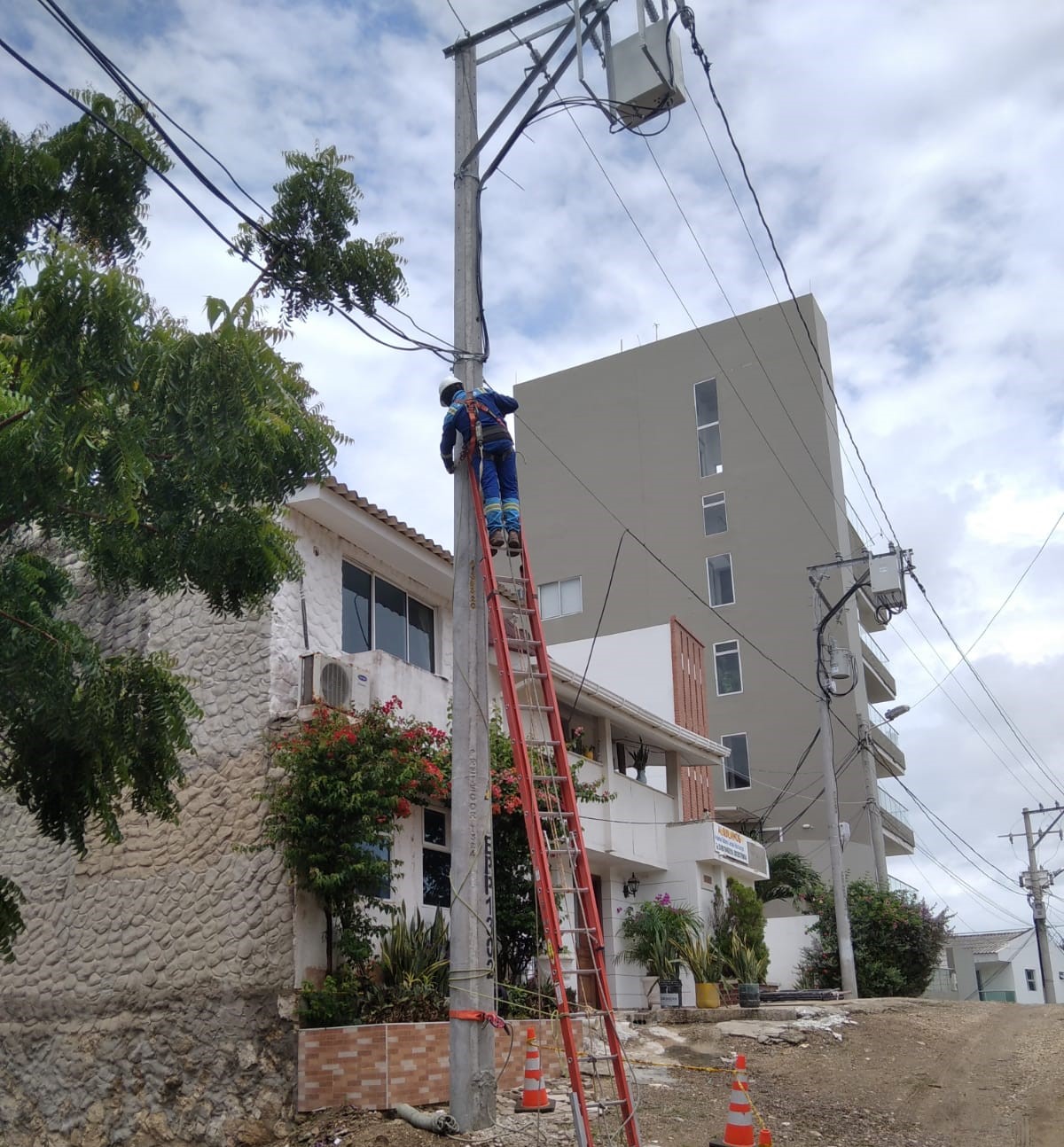 Avance del 84% presentan obras de reposición de redes eléctricas en Puerto Colombia – @Aire_Energia