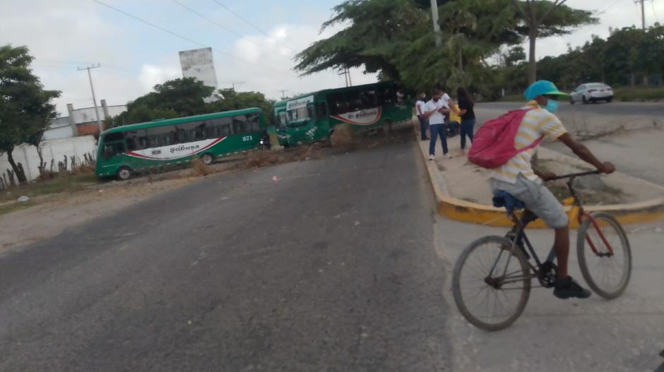 Bloqueos por parte de conductores de buses empieza a sentirse en Barranquilla y Soledad